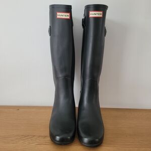 Hunter Women's Refined Tall Rain Boots Size 8 Black Strap Matte Black Waterproof